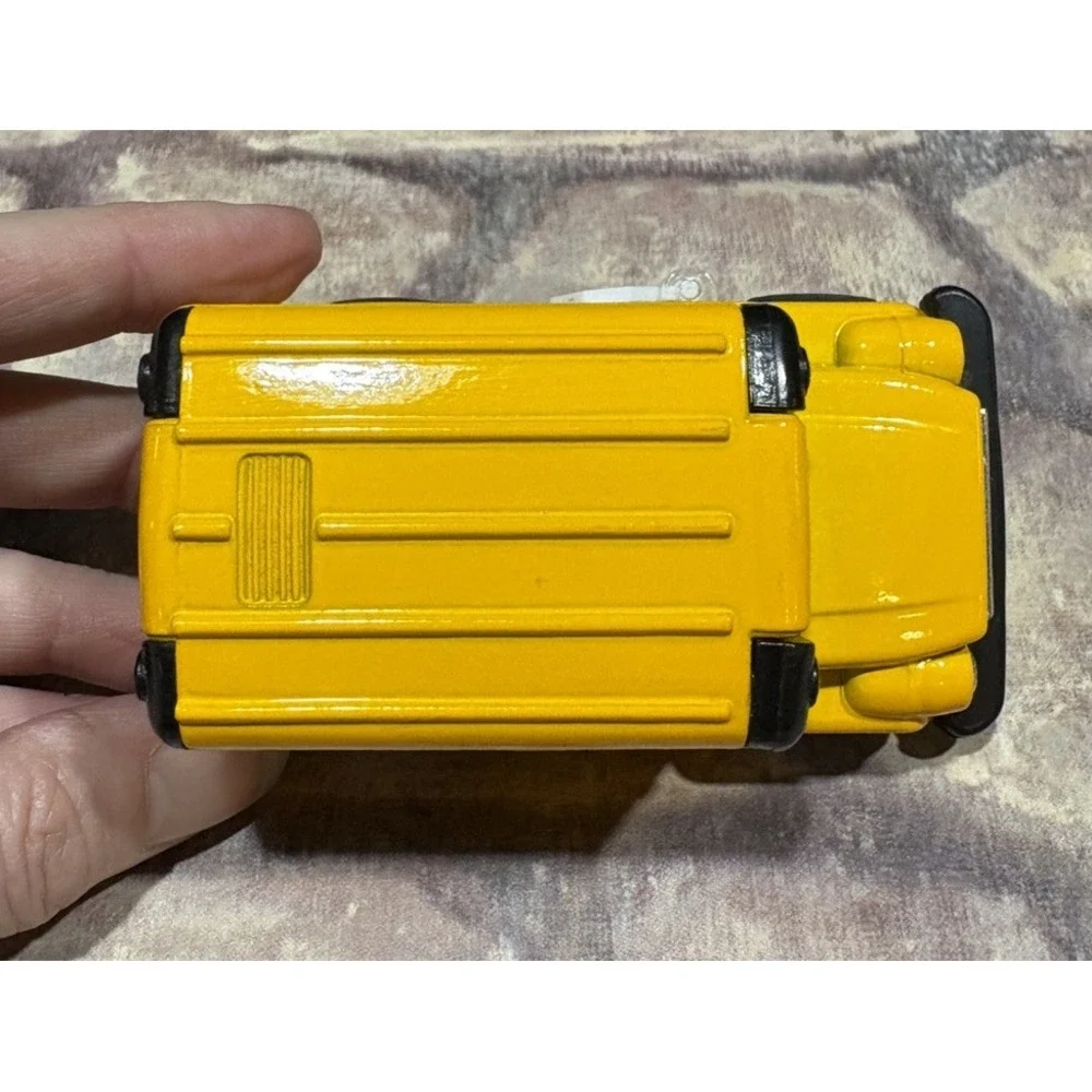 4” Pull Back Action School Bus 1:36 Scale. Near Mint. Operating Stop Sign 🛑